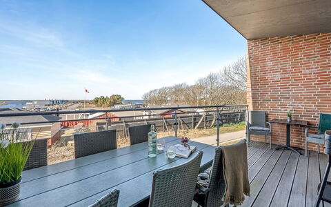 Gustav - 100M to the Fjord: Estate, Shade, Driveway, Agriturismo