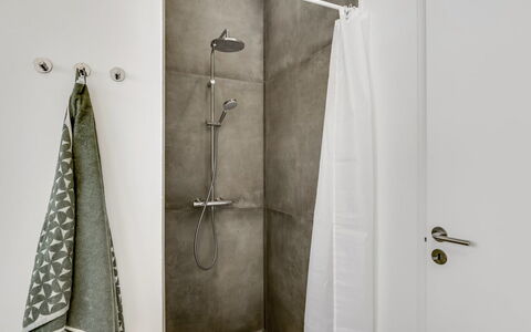 Luisa - 1Km from the Sea: Parete, Pavimentazione, Pavimento, Idraulico Fixture, Interior Design, Bagno, Idraulico, Piastrella, Soffitto