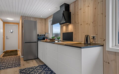 Annukka - 500M from the Sea: Pavimentazione, Legna, Cucina, Apparecchio Major, Elettrodomestico Da Cucina, Interior Design, Pavimento, Controsoffitto, Elettrodomestico, Cabinetry