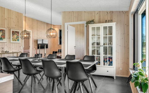 Ilze - from the Sea: Mobilia, Interior Design, Legna, Pavimentazione, Soffitto, Lampada, Tavolo, Pavimento, Cucina & Sala Da Pranzo Tavolo, Sala Da Pranzo