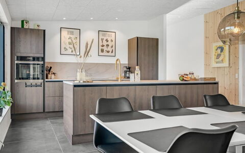 Ilze - from the Sea: Mobilia, Interior Design, Cucina, Pavimentazione, Legna, Soffitto, Controsoffitto, Lampada, Appartamento, Pavimento