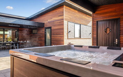 Ilze - from the Sea: Legna, Pavimentazione, Pavimento, Materiale Composito, Piscina, Color Legno, Latifoglie, Deck, Piastrella
