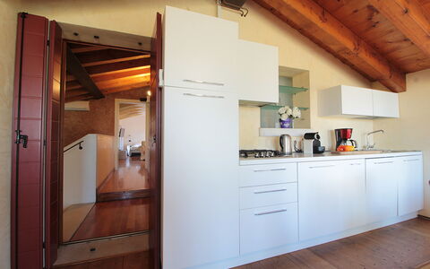 Silea Apartments, Pool, Garden, Treviso: Interior Design, Pavimentazione, Legna, Pavimento, Soffitto, Mobilia, Camera, Casa, Cabinetry, Cucina