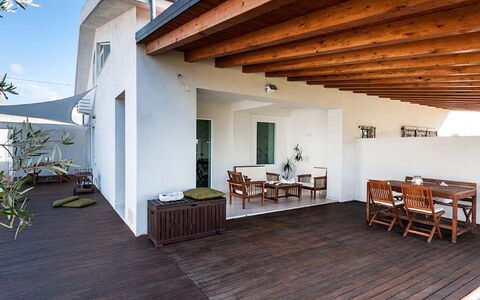 Cala Marina: Legna, Pavimento In Legno, Pavimentazione, Pavimento, Architettura, Casa, Portico, Mobili Da Esterno, Mobilia, Deck