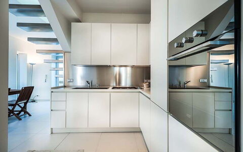 Cala Marina: Cucina, Elettrodomestico Da Cucina, Interior Design, Controsoffitto, Pavimentazione, Cabinetry, Apparecchio Major, Soffitto, Pavimento, Architettura