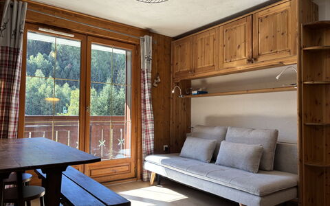 Les Deux Alpes 628: Mobilia, Legna, Interior Design, Pavimentazione, Pavimento, Camera, Tavolo, Color Legno, Soggiorno, Latifoglie
