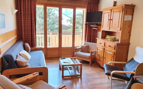Résidence B: Legna, Mobilia, Interior Design, Pavimentazione, Pavimento, Camera, Color Legno, Sedia, Appartamento, Latifoglie