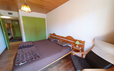 Résidence B: Mobilia, Pavimento, Pavimentazione, Interior Design, Legna, Letto, Camera Da Letto, Soffitto, Camera, Lenzuolo