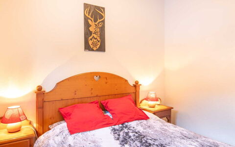 La Turra: Letto, Camera Da Letto, Mobilia, Bedding, Lenzuolo, Interior Design, Legna, Camera, Casa, Telaio Del Letto