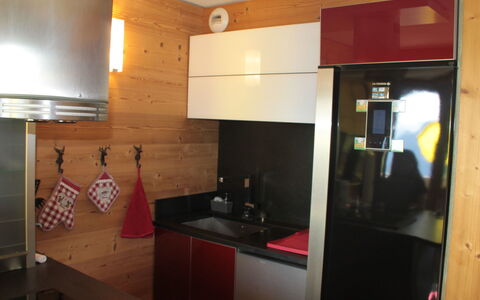T du Morel a: Elettrodomestico Da Cucina, Pavimentazione, Cucina, Apparecchio Major, Controsoffitto, Legna, Interior Design, Cabinetry, Elettrodomestico, Mobilia