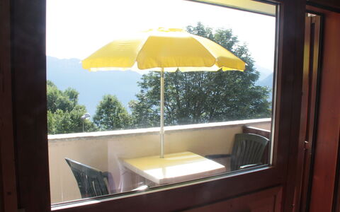 T du Morel a: Mobilia, Mobili Da Esterno, Sedia, Shade, Tavolo Esterno, Balcone, Color Legno, Ombrello, Eco Hotel, Latifoglie