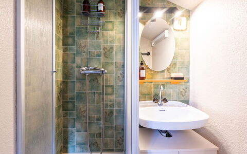 Morillon 639: Bagno, Idraulico Fixture, Lavandino Del Bagno, Interior Design, Pavimentazione, Lavello, Pavimento, Idraulico, Rubinetto, Doccia