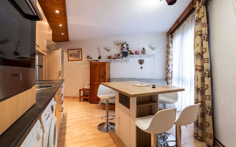 Praz des Esserts: Mobilia, Interior Design, Legna, Pavimentazione, Pavimento, Camera, Soffitto, Cucina, Illuminazione, Cabinetry