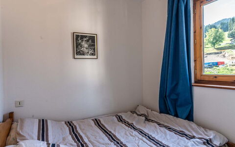 Les Sitelles: Legna, Interior Design, Mobilia, Pavimento, Pavimentazione, Camera, Camera Da Letto, Biancheria, Lenzuolo, Letto