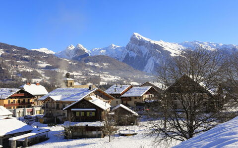 Grande Neige: Geografia Montane, Neve, Montagna, Catena Montuosa, Inverno, Casa, Geomorfologia Glaciale, Highland, Zona Residenziale, Collina