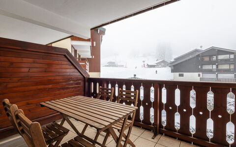 Morillon 651: Legna, Appartamento, Balcone, Color Legno, Latifoglie, Illuminazione Diurna, Plank