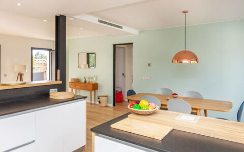 La Manzaneta: Interior Design, Mobilia, Cucina, Controsoffitto, Pavimentazione, Legna, Soffitto, Lampada, Pavimento, Casa