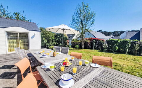 Les Guérins: Mobilia, Mobili Da Esterno, Casa, Sedia, Giardino, Shade, Tavolo Esterno, Deck, Landscaping, Cucina & Sala Da Pranzo Tavolo