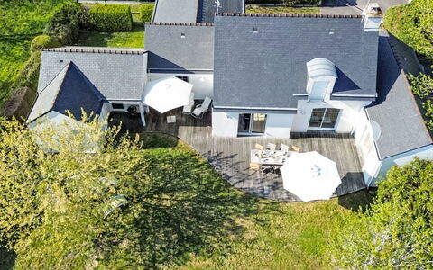 Les Guérins: Tetto, Casa, Casa, Zona Residenziale, Villetta, Estate, Landscaping, Giardino, Driveway, Cortile