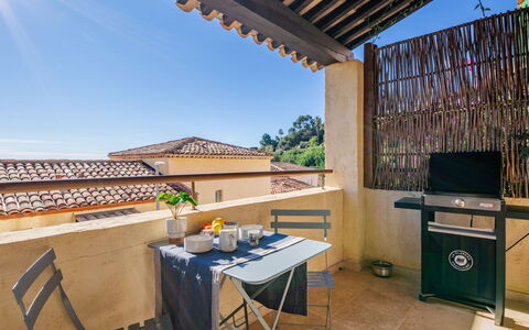 Le Bougainvillier: Barca, Appartamento, Moto D'Acqua, Balcone, Mobili Da Esterno, Sedia, Marina, Architettura Navale, Porto, Porta