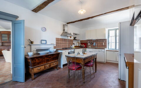 Relais San Desiderio: Mobilia, Interior Design, Cucina, Pavimentazione, Legna, Controsoffitto, Soffitto, Cabinetry, Pavimento, Camera