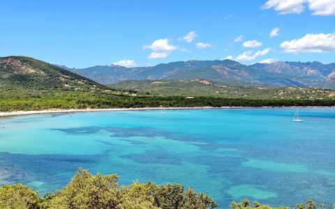 Villa Capicciola: Corpo D'Acqua, Costa, Costiera E Morfologie Oceanic, Collina, Riva, Banca, Spiaggia, Mare, Catena Montuosa, Lago
