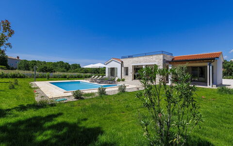 Juventa: Casa, Zona Residenziale, Casa, Architettura, Tetto, Estate, Villetta, Agriturismo, Giardino, Landscaping