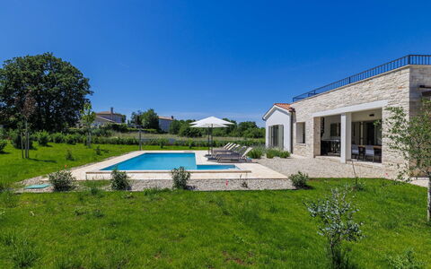 Juventa: Costruzione, Zona Residenziale, Casa, Casa, Architettura, Tetto, Estate, Insediamento Umano, Villetta, Agriturismo
