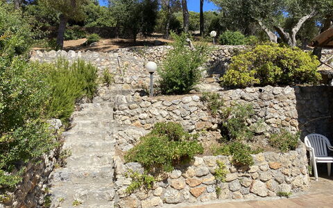 Villa Argentina: Arbusto, Roccia, Muro ​​Di Pietra, Giardino, Groundcover, Landscaping, Flagstone, Roccia Di Fondo