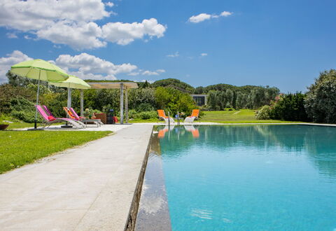 Villa Flaminia: Blu, Piscina, Ricorrere, Giardino, Tempo Libero, Prato, Landscaping, Mobili Da Esterno, Terme, Eco Hotel