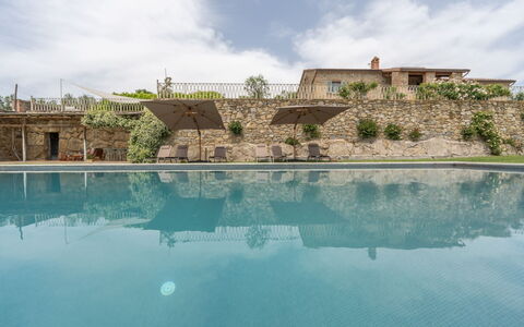 Villa Domus Papi: Piscina, Estate, Hacienda, Villa, Flagstone, Ricorrere, Cortile, Mobili Da Esterno, Giochi D'Acqua, Eco Hotel