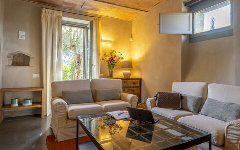 Villa Cotogna: Mobilia, Interior Design, Parete, Pavimentazione, Camera, Legna, Divano, Pavimento, Soggiorno, Soffitto