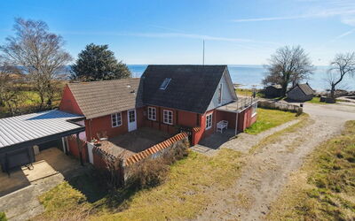 Hakon - 40M from the Sea