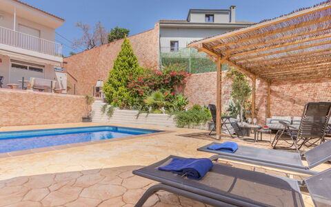 Polancre: Piscina, Mobili Da Esterno, Ricorrere, Ombrello, Mobilia, Materiale Composito, Vaso Di Fiori, Lettino, Terrazza, Eco Hotel
