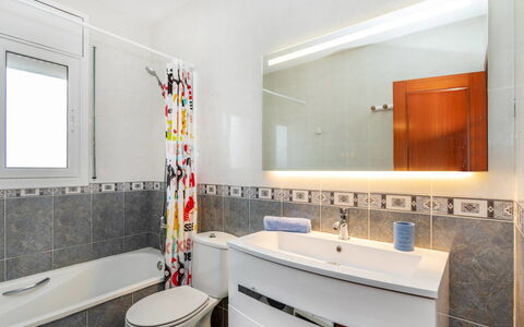 Polancre: Idraulico Fixture, Pavimentazione, Bagno, Interior Design, Lavello, Pavimento, Rubinetto, Lavandino Del Bagno, Idraulico, Mobiletto Del Bagno