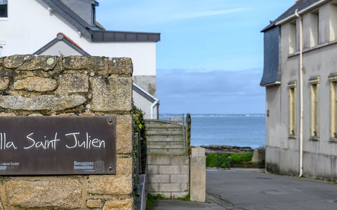 Villa Saint Julien: Costa, Mare, Riva, Muro ​​Di Pietra, Spiaggia, Baia