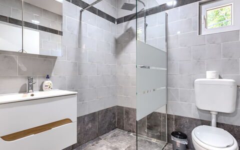 Ondina: Idraulico Fixture, Pavimentazione, Bagno, Pavimento, Idraulico, Piastrella, Gabinetto, Materiale Composito, Toilet Seat