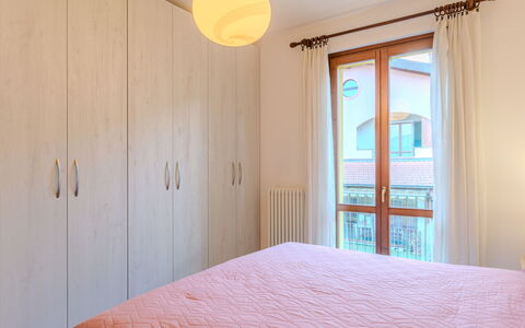 Teto: Legna, Interior Design, Mobilia, Camera Da Letto, Pavimentazione, Letto, Camera, Pavimento, Illuminazione, Soffitto