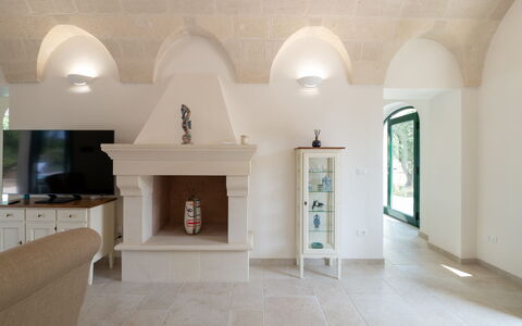 Villa Prestige: Parete, Pavimentazione, Interior Design, Pavimento, Mobilia, Soffitto, Illuminazione, Camera, Lampada, Soggiorno