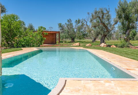 Trulli Corte Kalia, Golf & Puglia: Blu, Piscina, Materiale Composito, Giochi D'Acqua, Ricorrere, Piastrella, Shade, Backyard, Landscaping, Design