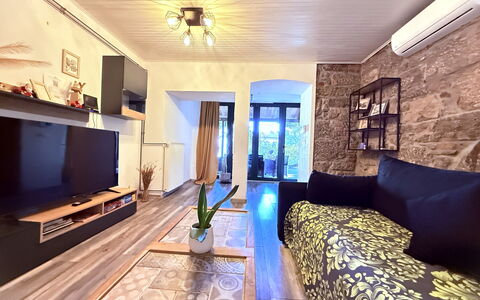 Apartment Niko, Private Garden, Wifi - Opatija: Interior Design, Pavimentazione, Divano, Pavimento, Mobilia, Soggiorno, Legna, Soffitto, Camera, Illuminazione