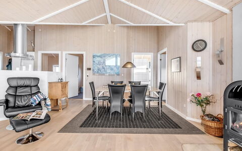 Asgard - 800M to the Fjord: Legna, Interior Design, Pavimento, Soffitto, Casa, Soggiorno, Pavimento In Legno, Latifoglie, Color Legno