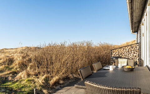 Alrike - 200M from the Sea: Estate, Shade, Driveway, Agriturismo