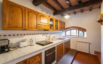 Antico Loggiato 974.1: Cucina, Controsoffitto, Legna, Pavimentazione, Interior Design, Cabinetry, Lavandino Della Cucina, Soffitto, Elettrodomestico Da Cucina, Pavimento