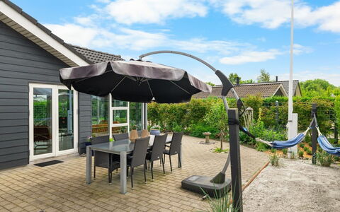Arnulfuer - 100M from the Sea: Mobilia, Interior Design, Pavimentazione, Pavimento, Soffitto, Camera, Sedia, Tavolo, Appartamento, Cucina & Sala Da Pranzo Tavolo