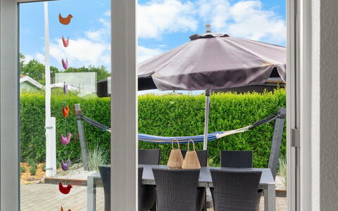 Arnulfuer - 100M from the Sea: Mobilia, Interior Design, Pavimentazione, Pavimento, Soffitto, Camera, Sedia, Tavolo, Appartamento, Cucina & Sala Da Pranzo Tavolo