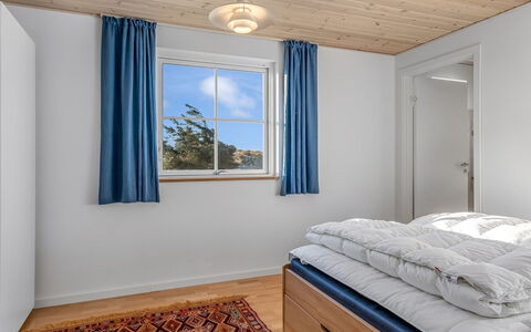 Kaapo - 300M from the Sea: Interior Design, Legna, Pavimentazione, Soffitto, Pavimento, Camera Da Letto, Mobilia, Letto, Camera, Illuminazione