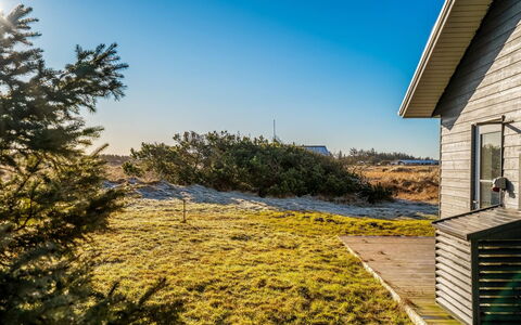 Kaapo - 300M from the Sea: Cielo, Blu, Erba, Vegetazione, Arbusto, Paesaggio, Casa, Lotto, Comunita 'Impianto