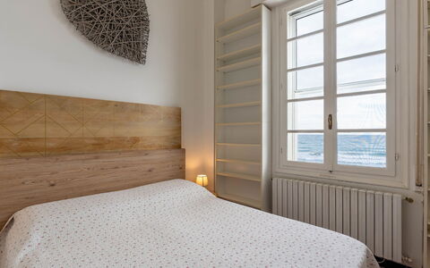 Casa Sole Mare: Letto, Camera Da Letto, Mobilia, Bedding, Interior Design, Pavimento, Lenzuolo, Pavimentazione, Legna, Biancheria