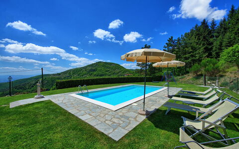Villa Portole Due: Piscina, Collina, Catena Montuosa, Hill Station, Ricorrere, Tempo Libero, Cresta, Eco Hotel, Mobili Da Esterno, Valle